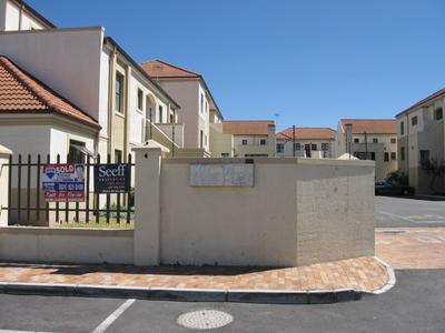 Apartment / Flat For Rent in Parklands, Cape Town