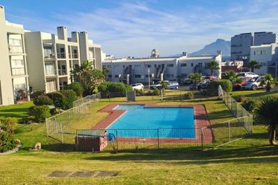Apartment / Flat For Rent in Bloubergstrand, Cape Town